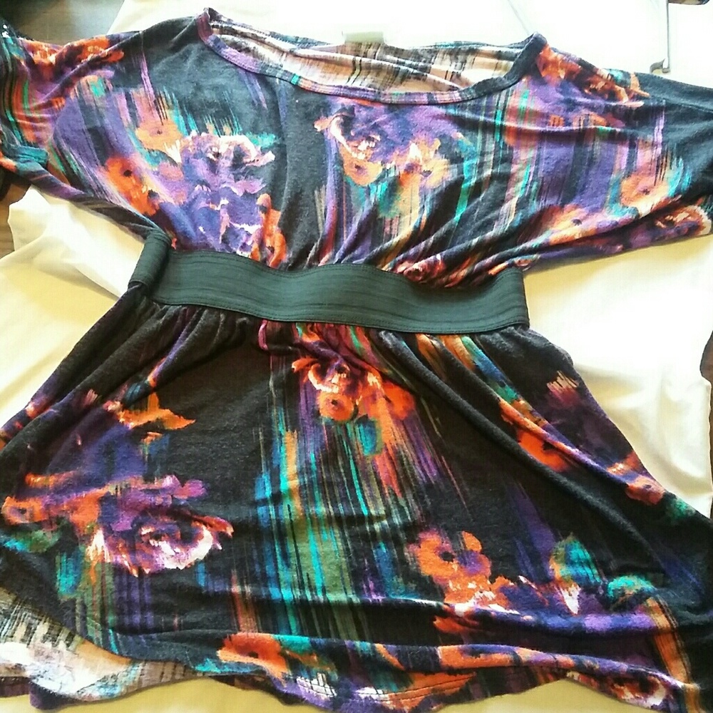 h.i.p. flowey flower top short sleeve.